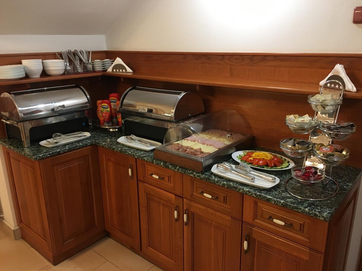 Hotel Pegas Бърно Екстериор снимка