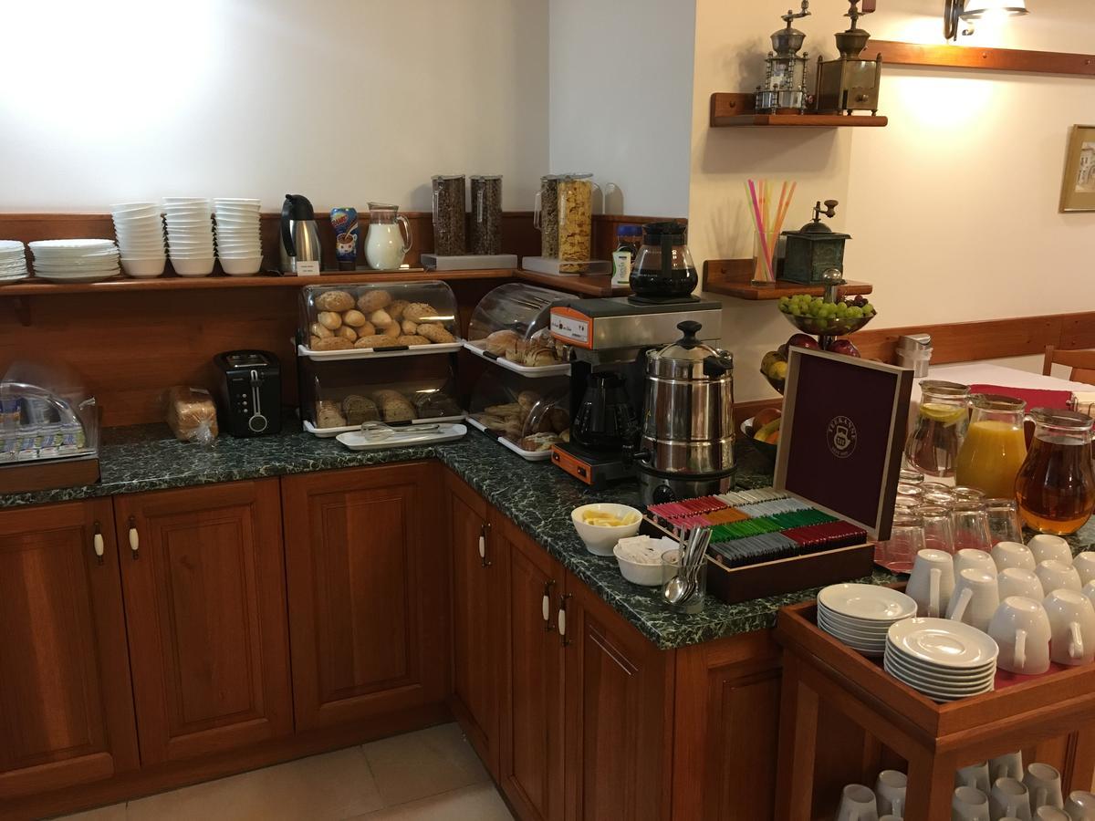 Hotel Pegas Бърно Екстериор снимка