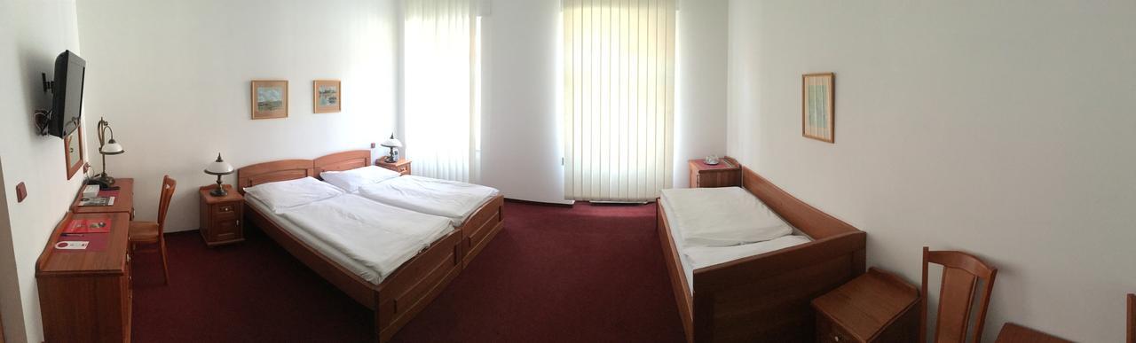 Hotel Pegas Бърно Екстериор снимка