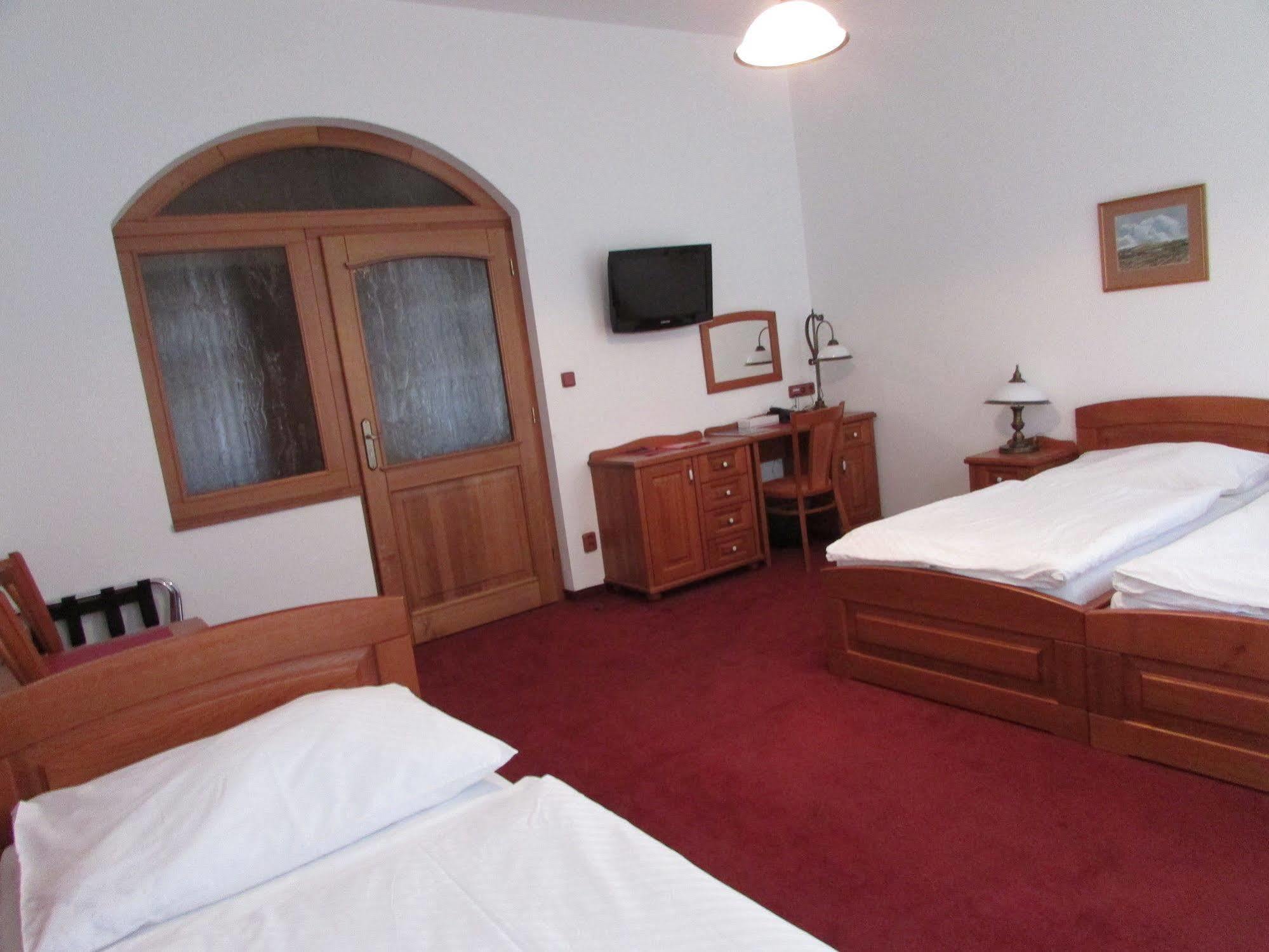 Hotel Pegas Бърно Екстериор снимка