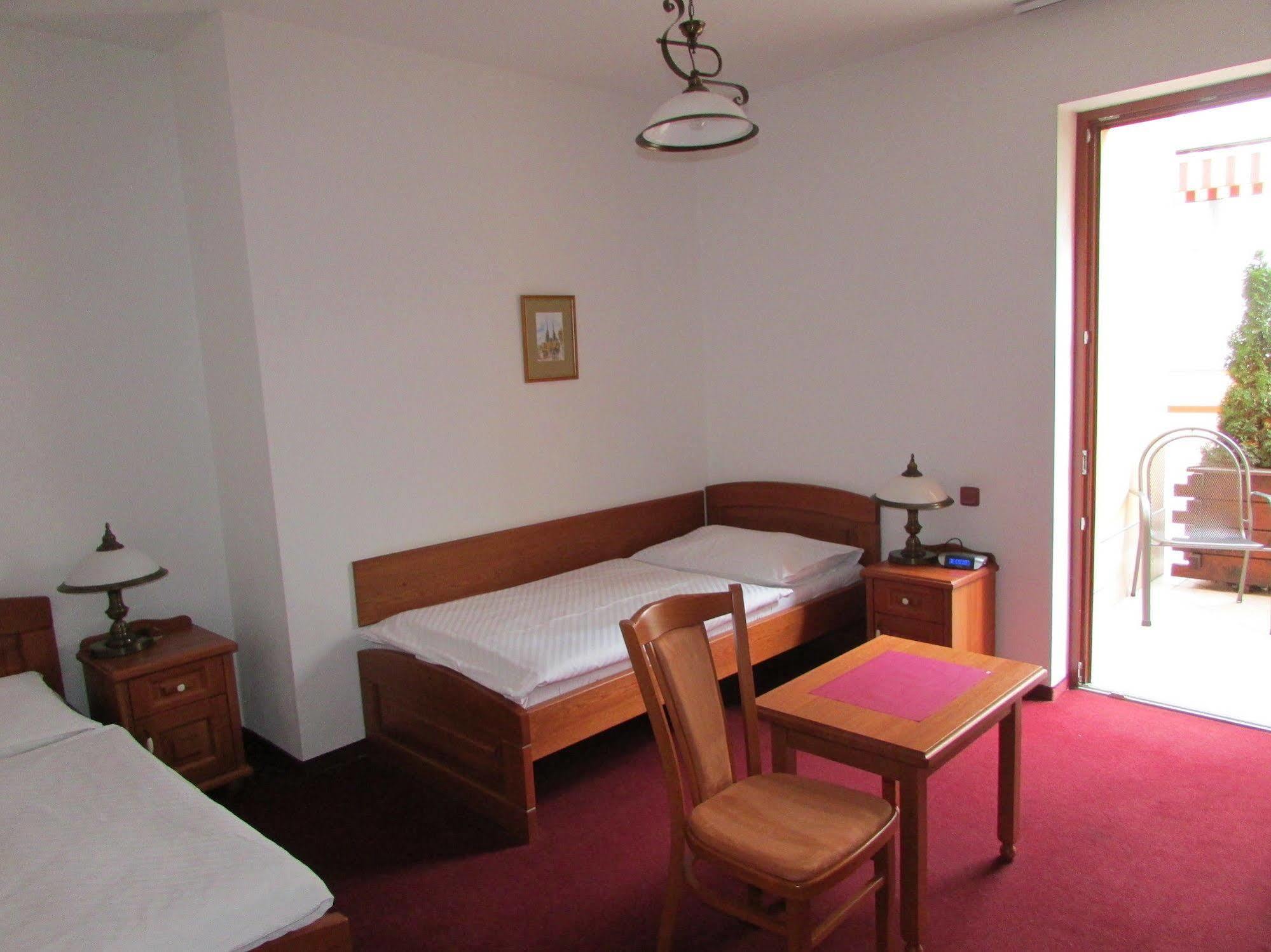 Hotel Pegas Бърно Екстериор снимка