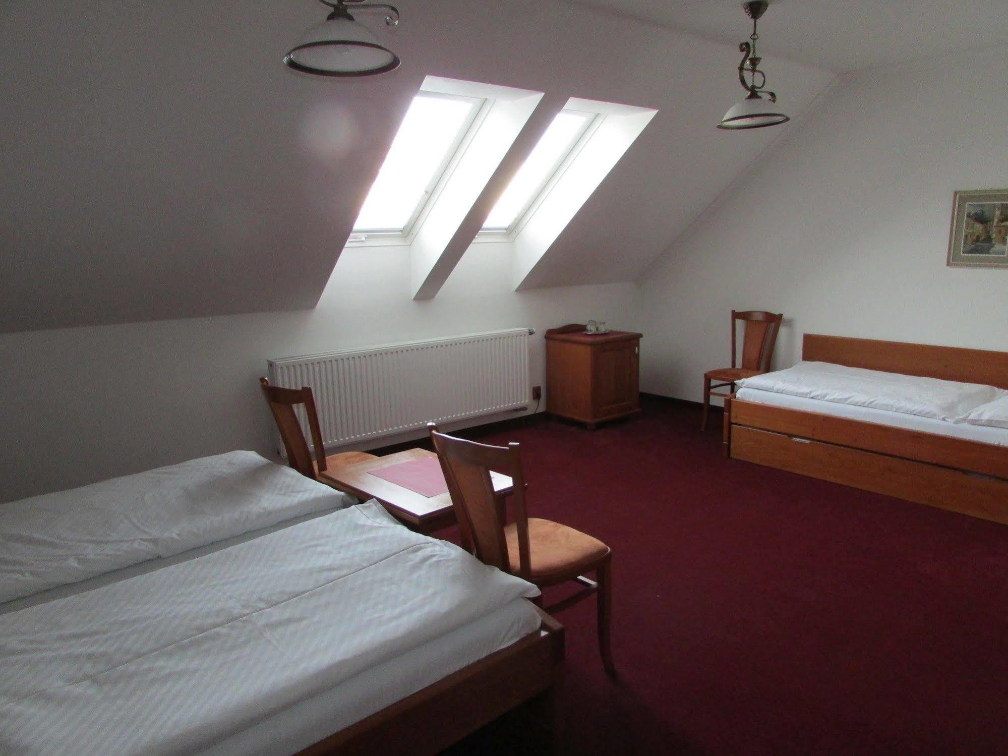 Hotel Pegas Бърно Екстериор снимка